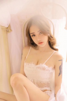 黄色美女洗澡